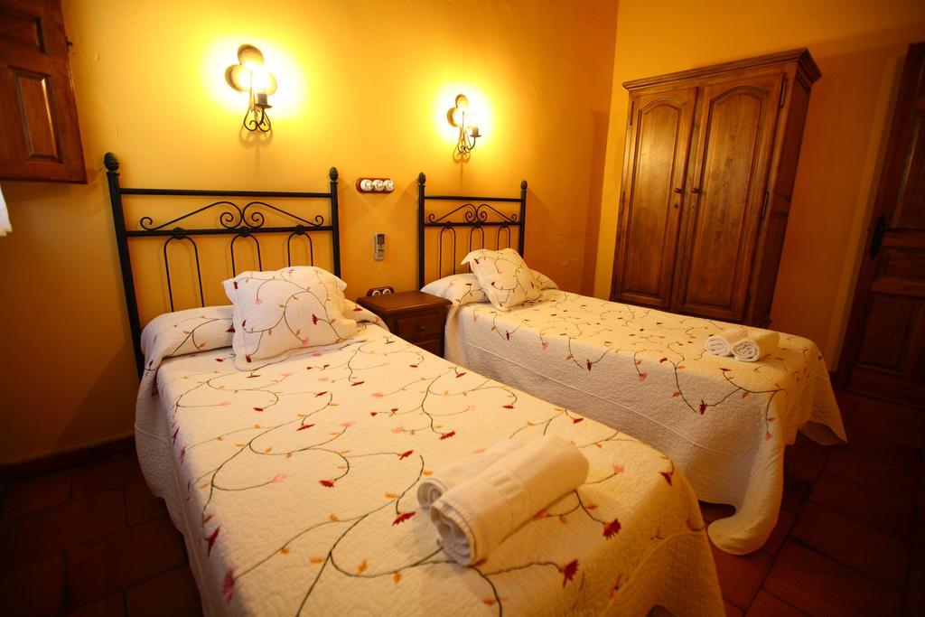 Casas Rurales Las Praderas Hostal Poyales Del Hoyo Exterior foto
